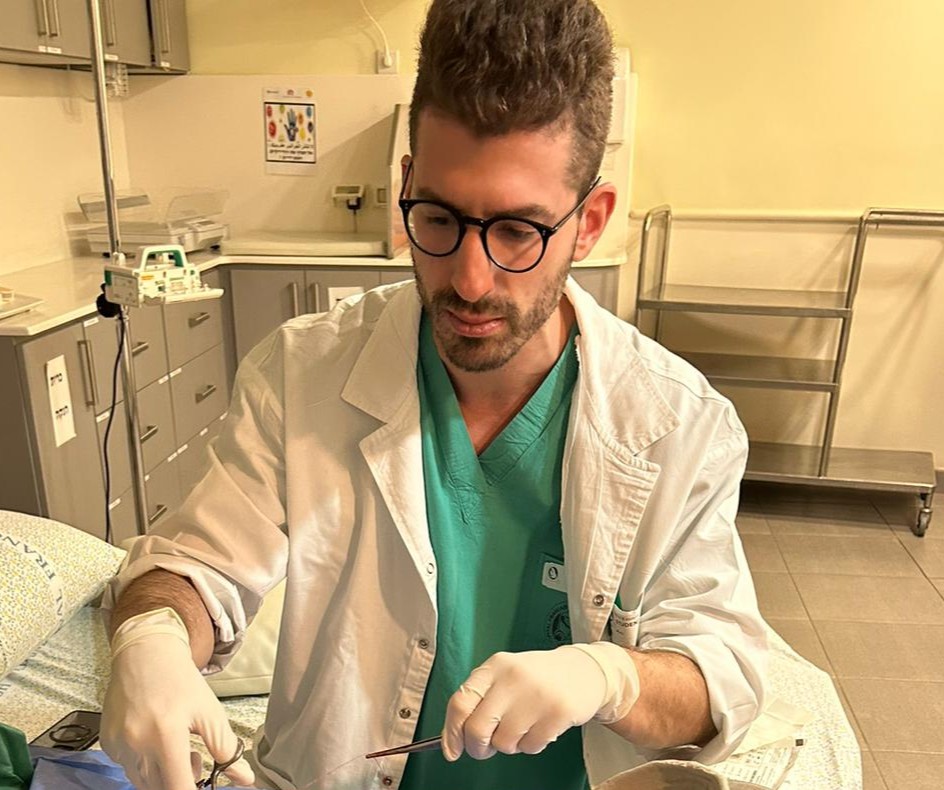 לירון בסביבה קלינית בבית חולים